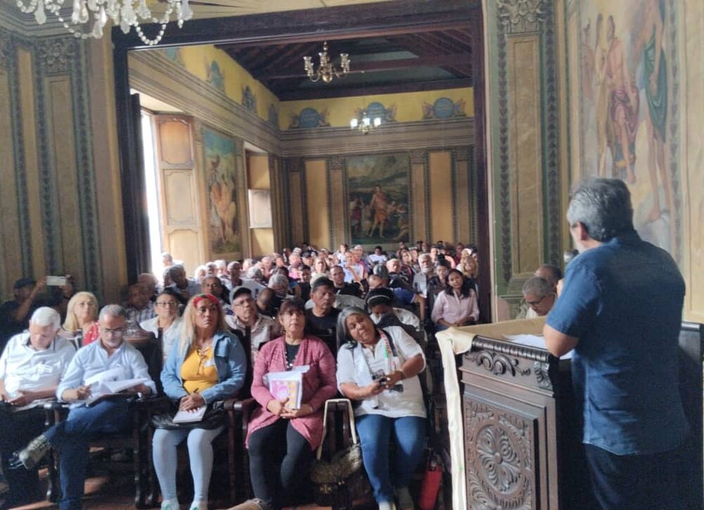 En el Museo de Historia Casa Páez de la ciudad de Valencia, estado Carabobo, se realizó el acto de inicio de la segunda cohorte del Diplomado Vida y Obra del Libertador Simón Bolívar en su modalidad presencial, con la presencia de Carlos Franco, director de Investigación y Formación del Centro de Estudios Simón Bolívar (CESB); Ángel García, coordinador de la Red de Historia, Memoria y Patrimonio y Eduardo Ortunio, enlace estadal del Diplomado